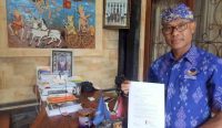 Foto: Petahana 2 periode Dapil Selat, Rendang, Sidemen, Karangasem Kadek Sujanayasa menolak didaftarkan sebagai caleg untuk periode ketiga kalinya dan mengajukan surat pengunduran diri yang ditandatangani tertanggal 11 Mei 2023. (WB/Dok. Pribadi)