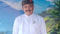Wakil Bupati Klungkung, I Made Kasta saat diwawancari mengenai permasalahan air di Nusa Penida, Pada Selasa (13/6/23). (Dewa Fathur/wacanabali.com)