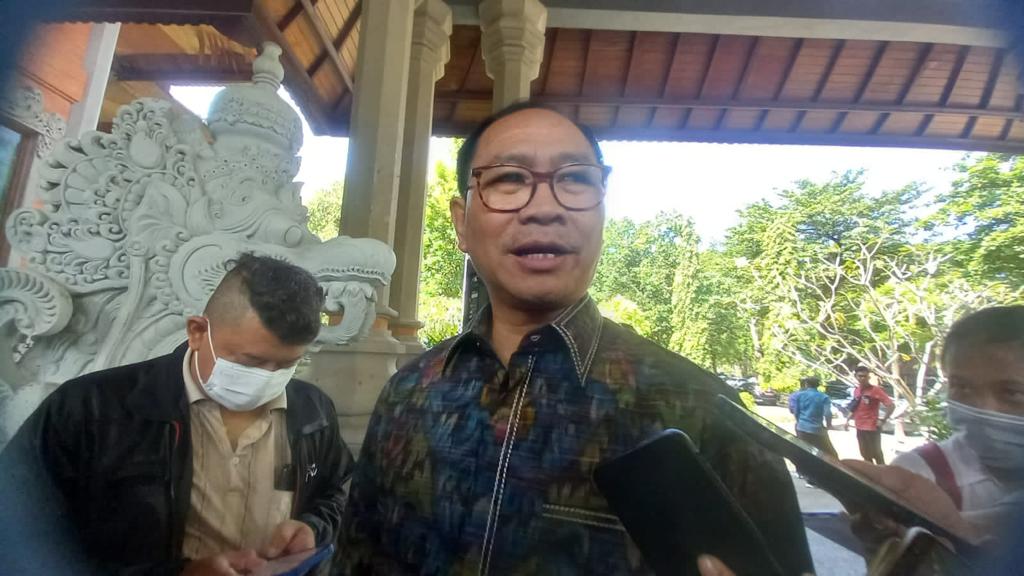 Wakil Bupati Badung, Ketut Suiasa saat menghadiri rapat koordinasi di Kantor Gubenur Bali, Rabu (31/05/23). (AK/Wacanabali.com)
