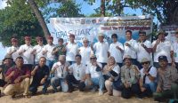 Kegiatan lepas liar penyu di Pantai Sindu, Denpasar, Sabtu (10/06/23). (Komang Ari/wacanabali.com)