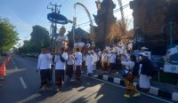 Prosesi manah toya ning, serangkaian karya pelebon (upacara pemakaman) Ida Tjokorda Ngurah Jambe Pemecutan IX, yang berlangsung pada Kamis (15/6/2023). (Krisna Putra/wacanabali.com)