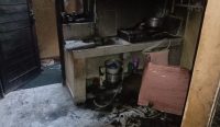 Kondisi rumah yang terbakar di BTN Duta Mas Sanggraha, Desa Tegallinggah, Kecamatan Sukasada, Kabupaten Buleleng. (Wacanabali/Polres Buleleng)