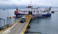 Foto: Kapal saat bongkar muat kendaraan di Pelabuhan Gilimanuk Sumber: (WB/Hms)