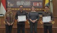 Penyerahan 400.000 Dosis Vaksin Rabies di Denpasar. (Sumber: Wacanabali/Australian Counsulate-General)