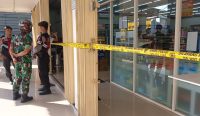 Toko Jejaring Indomaret, Desa Banyubiru, Kecamatan Negara, Kabupaten Jembrana dipasangi police line pascamenjadi sasaran percobaan pembobolan pada Minggu (20/8/23) sekitar pukul 05.24 Wita.