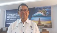 Foto: IGN Rai Suryawijaya pada acara Sosialisasi Kebijakan Peraturan Daerah Provinsi Bali bagi Wisatawan Asing di Denpasar, Senin (25/9/23). Sumber: Wacanabali.com/Komang Ari
