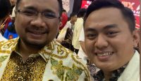 Foto: (Kiri) Menteri agama RI H Yaqut Cholil Qoumas (Kanan) Ketua Kesatuan Mahasiswa Hindu Dharma Indonesia (KMHDI) kota Denpasar I Gusti Putu Mahardika. Sumber: dok. pribadi/ wacanabali.com