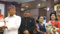 Foto: Gubernur Bali Wayan Koster (kiri) dan Wakil Gubernur Bali Tjokorda Oka Artha Ardana Sukawati (Kanan). Sumber: Komang Ari/ wacanabali.com