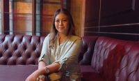 Foto: Politisi Partai Kebangkitan Nusantara (PKN) Bali Karla Amanda Permata saat ditemui Wacanabali.com di Denpasar. Sumber: Komang Ari/Wacanabali.com.