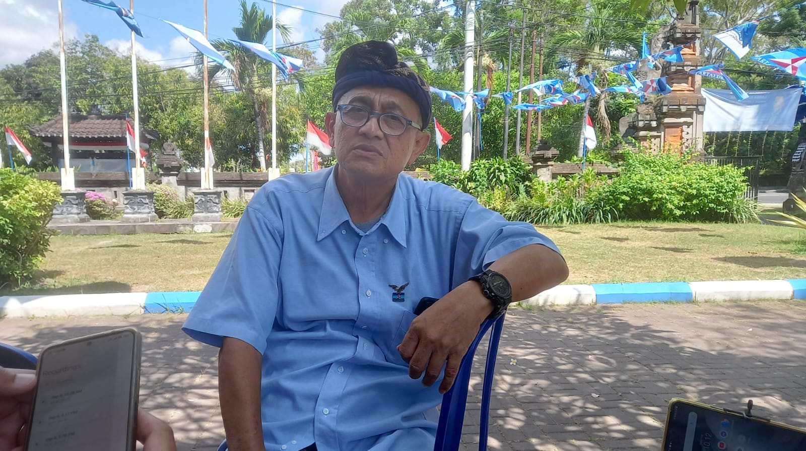 Foto: Politisi senior Bali, Putu Suasta, saat berbincang dengan awak media di Kantor DPD Partai Demokrat Bali, Sabtu (9/9/23). (Krisna Putra/wacanabali.com)