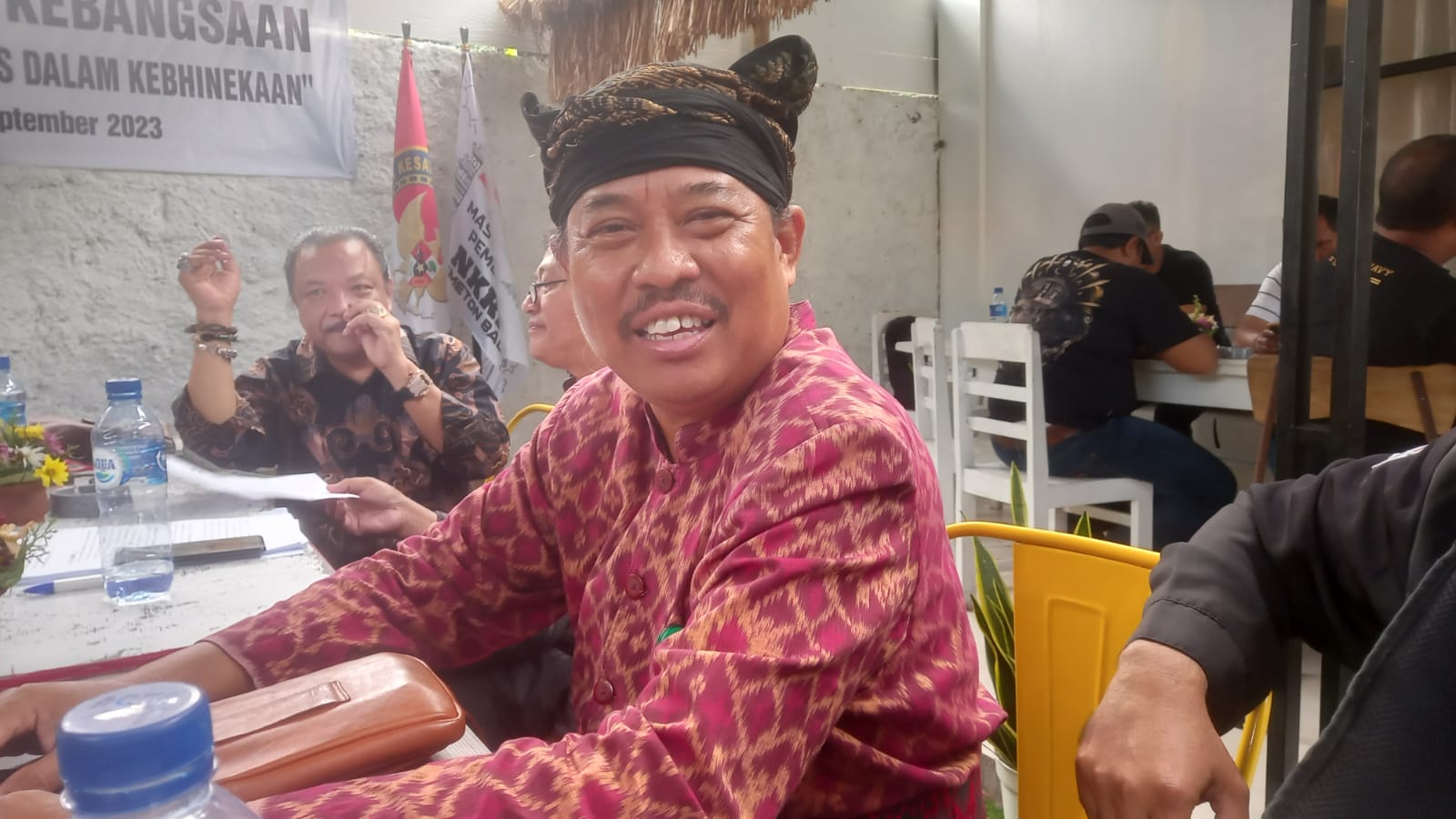 Foto: Anak Agung Ngurah Agung (Gung Gerenceng), saat menemui awak media soal pandangannya terkait duet Anies-Cak Imin, Senin (11/9/23). (Krisna Putra/wacanabali.com)