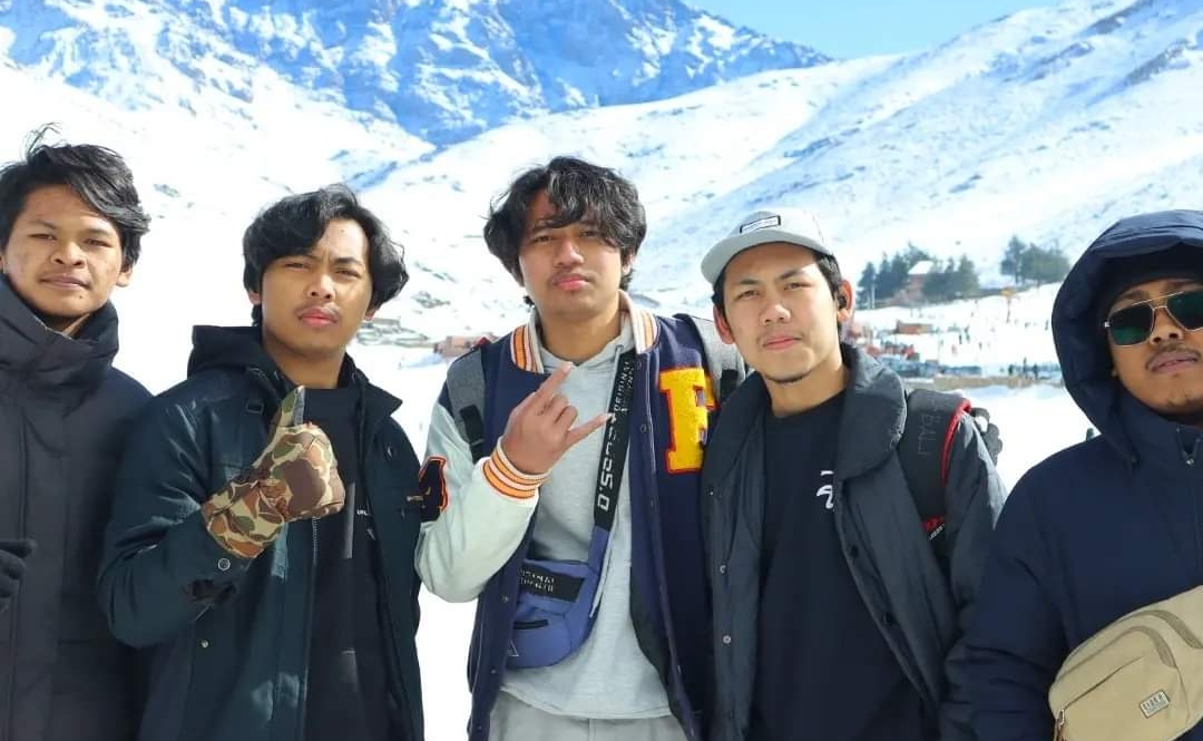 Muhammad Nabil Maulana (dua dari kanan) beserta pelajar lainnya asal indonesia saat berada di Maroko (Sumber: Dok pribadi)