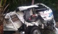 Penampakan mobil Isuzu pick up yang ringsek pascainsiden laka lantas di Jl. Raya Denpasar - Gilimanuk, Desa Gumbrih, Jembrana, Rabu (13/9/23). (Sumber: Unit Laka Lantas Polres Jembrana/Kmg)