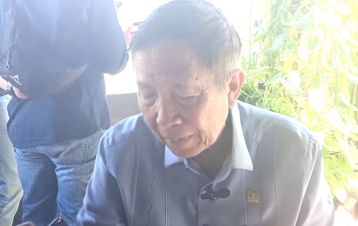 Foto: Mantan Gubernur Bali 2 Periode Made Mangku Pastika Saat menghadiri diskusi di Pojok Sudirman Denpasar, Sabtu (9/923). Sumber: Dewa Fathur/wacanabali.com