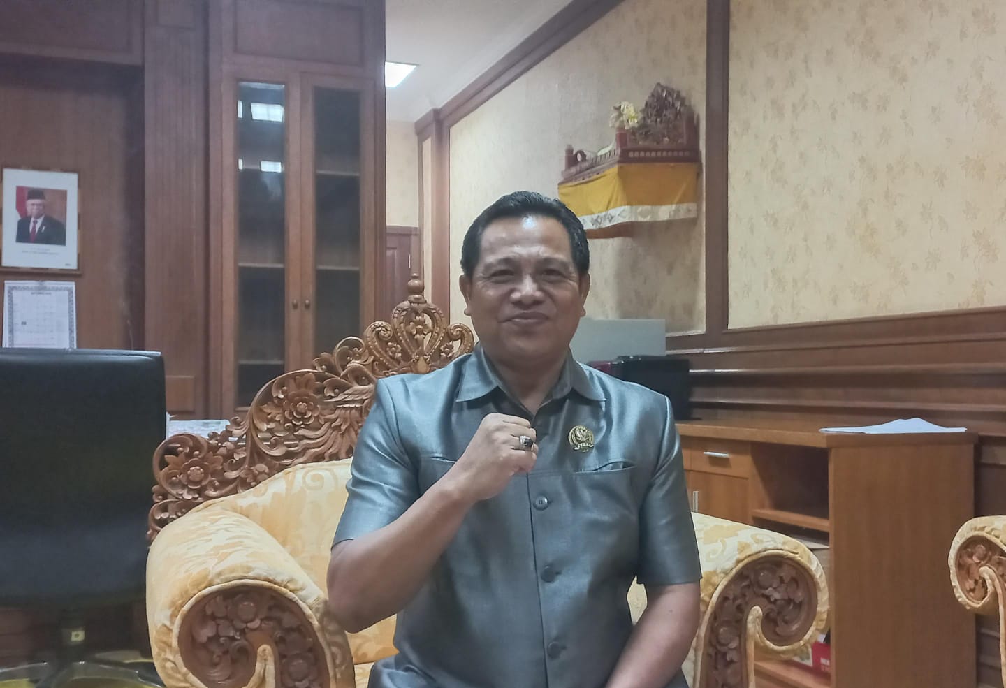 Foto: Ketua DPD Partai Golkar Badung I Wayan Suyasa saat ditemui wacanabali.com di Kantornya, Jumat (13/10/23). Sumber: Komang Ari/wacanabali.com