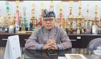 Foto: Rektor Universitas PGRI Mahadewa Indonesia (UPMI), Prof I Made Suarta MHum. saat diwawancarai di kampus UPMI, Jumat (13/10/23). Sumber: Dewa Fathur/wacanabali.com
