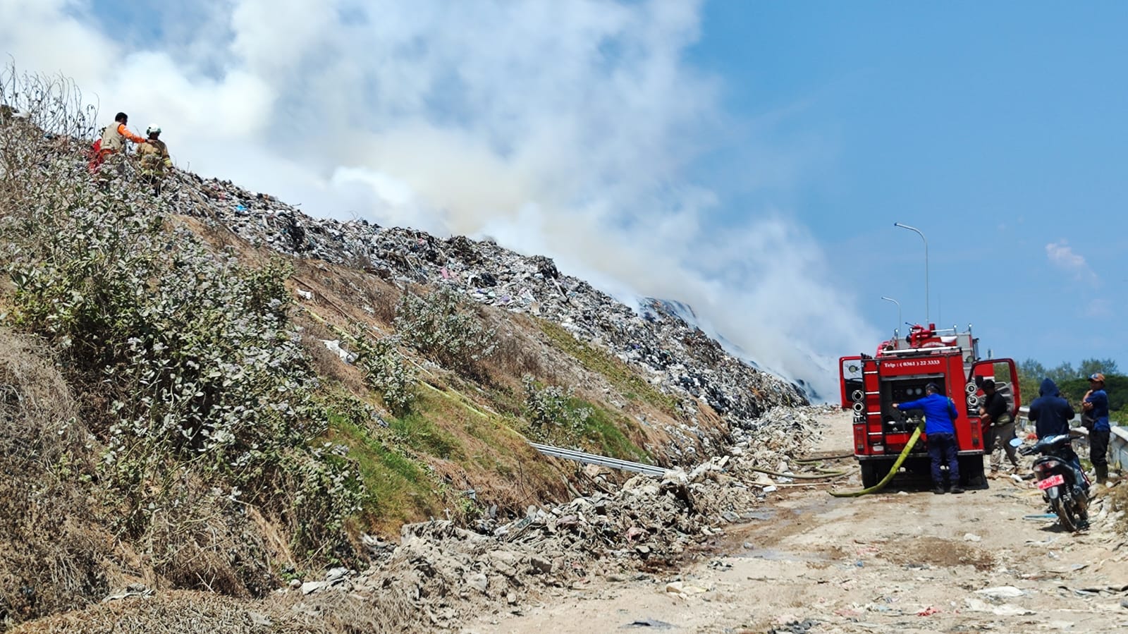 Foto: Situasi Kebakaran TPA Suwung. Sumber: BPBD Bali.