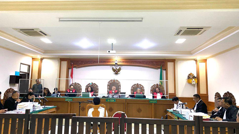 Foto: Sidang kasus dugaan korupsi dana SPI Unud di PN Tipikor Denpasar, Selasa (28/11/23). (Dewa Fathur/wacanabali.com)