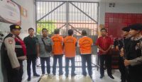 Foto: Tiga tersangka kasus dugaan korupsi LPD Kedewatan Sumber: dok/foto Kejari Gianyar