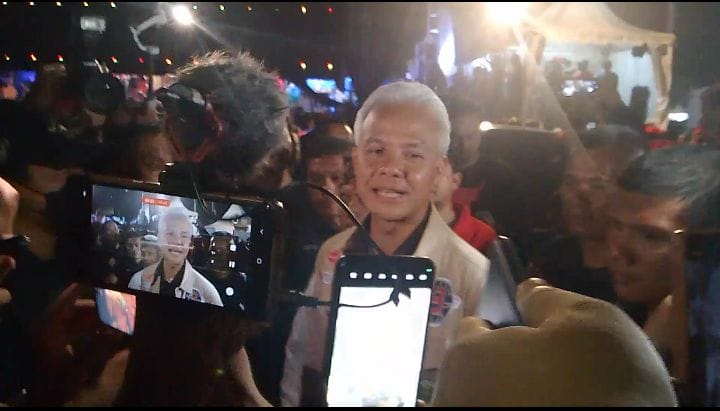 Foto: Calon Presiden nomor urut 3, Ganjar Pranowo saat menghadiri pesta rakyat Ganjar-Mahfud yang diselenggarakan di lapangan Niti Mandala Renon, pada Sabtu (20/1/24) . Sumber Yulius N/wacanabali.com