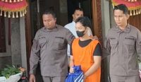 Foto: Penahanan Tersangka Pencabulan Kadek Dwi Arnata alias Jero Dasaran Alit. Sumber: Wacanabali.com