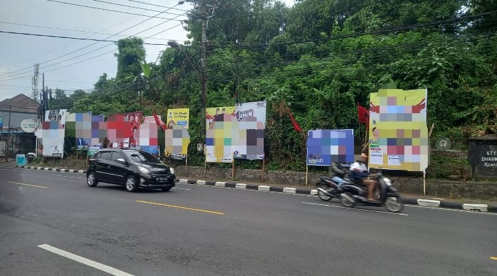 Foto: Sejumlah Alat Peraga Kampanye Pemilu 2024. (Krisna Putra/wacanabali.com)