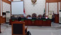 Sidang lanjutan SPI unud di Pengadilan Negeri Denpasar Selasa, (13/2/24). Sumber: Dewa Fathur/wacanabali.com