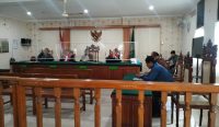 Foto: Sidang perdana gugatan Piet Arja Saputra di PN Denpasar, Rabu (7/2/24). Sumber: wacanabali.com