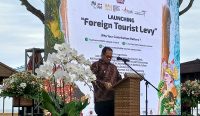 Foto: Pj. Gubernur Bali Sang Made Mahendra Jaya saat acara launching pungutan wisatawan asing di Denpasar, Senin (12/2/24). Sumber: Wacanabali.com