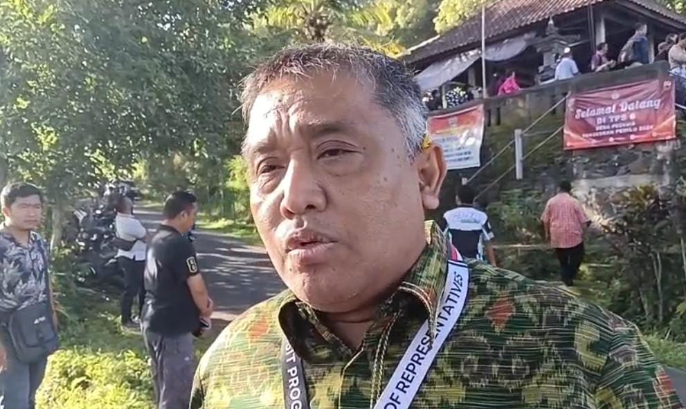 Foto: Ketua KPU Provinsi Bali I Dewa Agung Gede Lidartwan kepada wartawan, Selasa (20/2/24). (Dok. KPU/wacanabali.com)