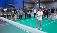 Foto: Sekda Adi Arnawa saat membuka turnamen Youth Badminton 2024 yang diselenggarakan di Gedung Olahraga Lining Badminton Hall Nuansa Jimbaran, Desa Adat Jimbaran, Kuta Selatan, Selasa (20/2/24). (Humas Badung/wacanabali.com)