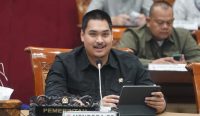 Foto: Menpora RI Dito Ariotedjo dalam raker pembahasan PON XXI bersama Komisi X DPR RI, Selasa (19/3/24). Sumber: Humas Kemenpora RI.