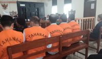 Foto: Terdakwa kasus PT DOK Sumber: Dewa Fathur/wacanabali.com