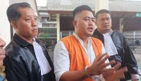 Terdakwa I Nyoman Tri Dana Yasa didampingi oleh kuasa hukumnya di Pengadilan Negeri Denpasar.