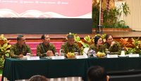 Foto: Komisioner KPU Provinsi Bali saat memimpin rekapitulasi pleno hasil penghitungan suara tingkat provinsi Bali, di Prime Plaza Hotel, pada Jumat (8/3/24). (Yulius N/wacanabali.com)