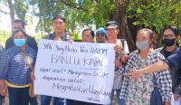 Foto: Aksi damai yang dilakukan korban PT DOK di seputaran monumen perjuangan rakyat Bali Renon Denpasar, Minggu (31/3/24). Sumber: Dewa Fathur/wacanabali.com