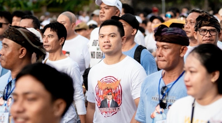 Foto: (Tengah) Ketua DPC Gerindra Denpasar, Ida Bagus Yoga Adi Putra. (Dok. Gerindra Bali/wacanabali.com)