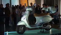 Foto: Vespa Batik unik dipamerkan di Museum Batik Indonesia sebagai bentuk apresiasi yang unik terhadap Batik dengan menyatukan dua ikon dari Italia dan Indonesia, Rabu (6/3/24). (Piaggio Indonesia/wacanabali.com)