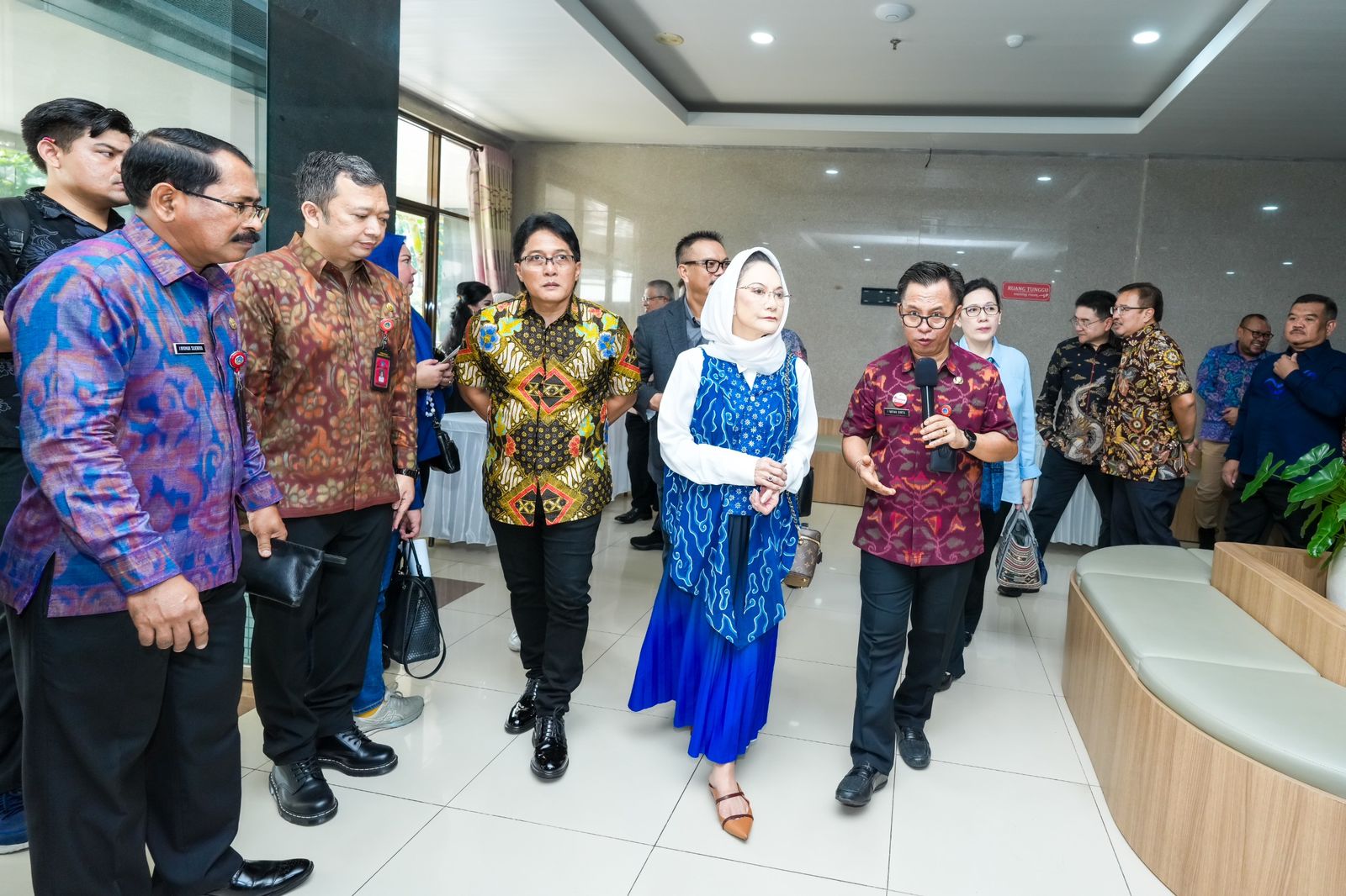 Bupati Badung I Nyoman Giri Prasta mendampingi kunjungan kerja DPR RI Komisi IX ke Rumah Sakit Daerah Mangusada Kabupaten Badung, Sabtu (11/5/24). (Dok/Hms)