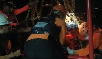 Foto: Tim Sar Bali Evakuasi Crew Kapal Berbendera Cameroon di Benoa Bali pada, Selasa (11/6/24).