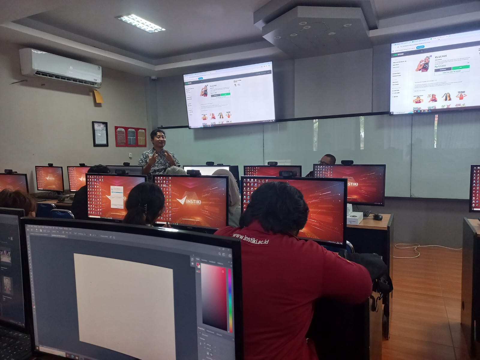 Foto: Suasana Sharing Session HIMA-DKV INSTIKI di Denpasar, Minggu (21/7/24). (Sumber: wacanabali/ari)