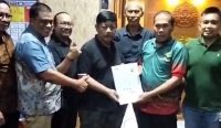 Gede Winasa didampingi oleh anak dan tim penasihat hukumnya saat bebas bersyarat di Rutan Kelas II B Negara, Kabupaten Jembrana, Jumat (5/7/24). Sumber: ist