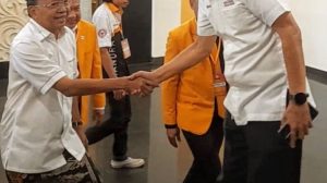 Foto: Ketua DPW Partai Perindo Provinsi Bali, Komang Purnama dan Ketua Ketua DPD PDI-Perjuangan Provinsi Bali, I Wayan Koster di saat bertemu di Rapimda Haruna Bali. Sumber: Yulius N/wacanabali.com