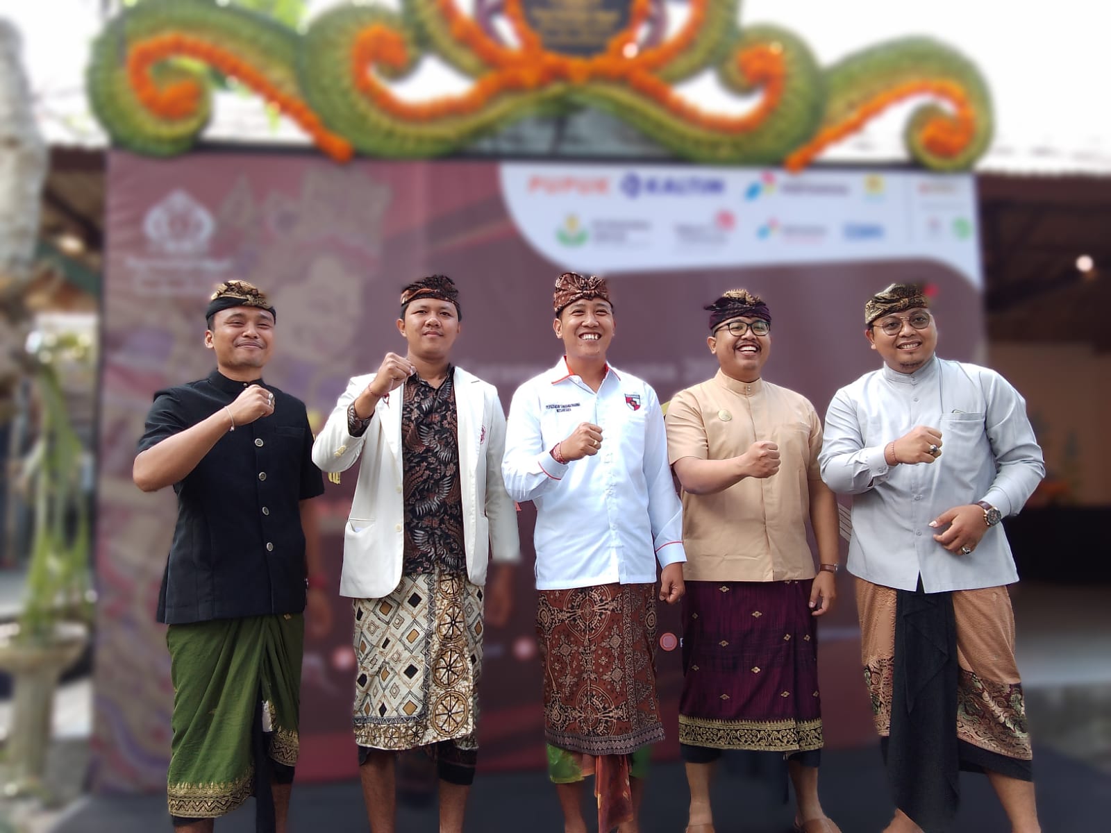 Foto: para OKP Bali saat menghadiri Festival 'Niti Raja Sasana, Tongkat Kepemimpinan Negeri' di Ubud. Sumber: Yulius N/wacanabali.com