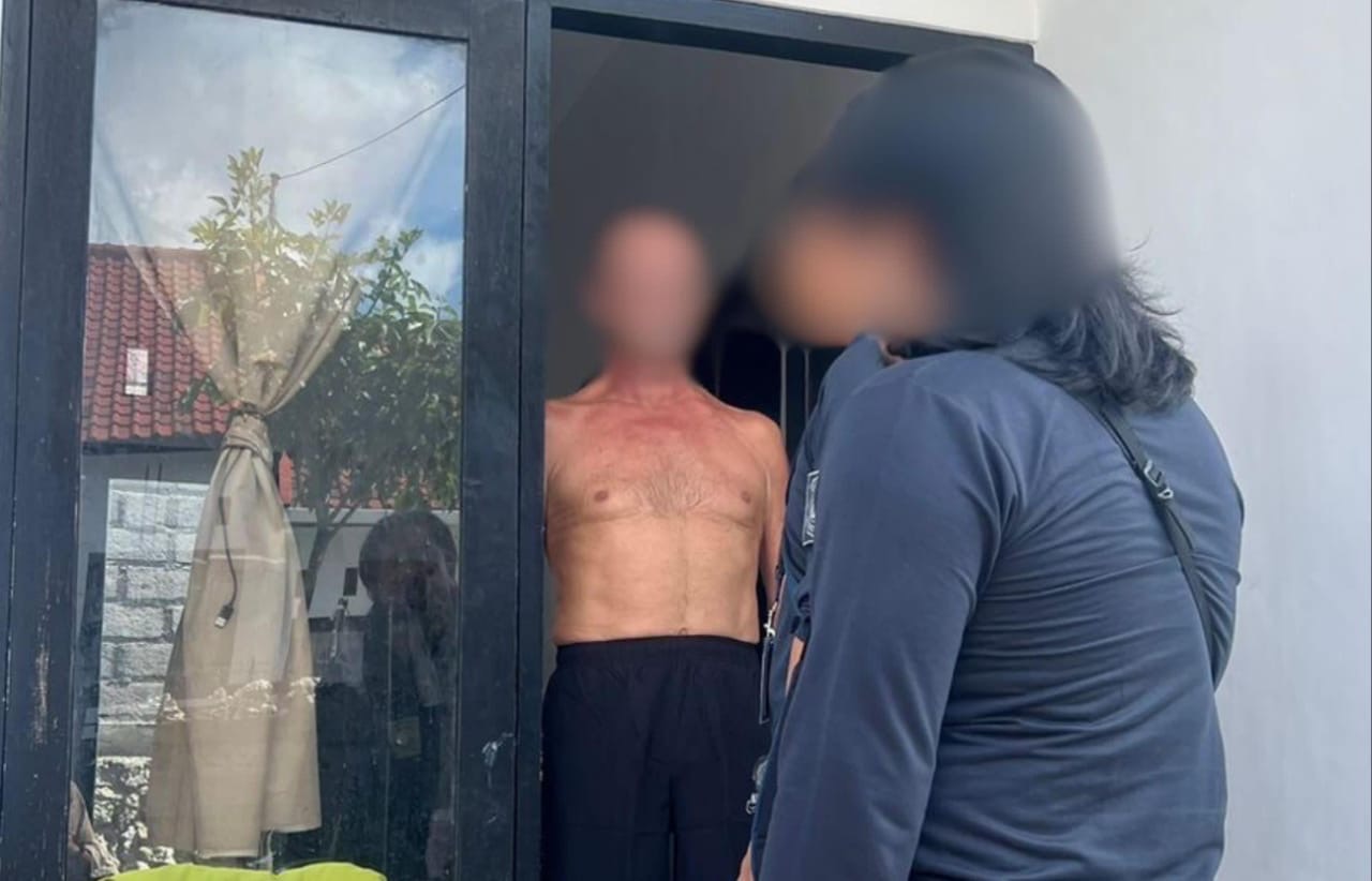 Foto: Imigrasi Singaraja Saat Mengamankan WNA Asal Prancis, (4/7/24).Sumber/Humas.