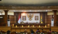 Foto: Sidang DPRD bersama Pj Gubernur Bali terkait Raperda tentang Pemberdayaan peternak. Sumber: Yulius N/wacanabali.com