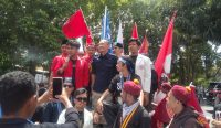 Foto: Aksi demonstrasi Cipayung Plus Bali di depan kantor DPRD dan KPU Provinsi Bali. Sumber: Yulius N/wacanabali.com