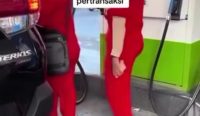 Foto: Tangkapan layar video pegawai SPBU di kawasan Sanglah, Denpasar, Bali yang terlibat aksi pungli. Sumber: Shintya/@interaktive__(instagram)