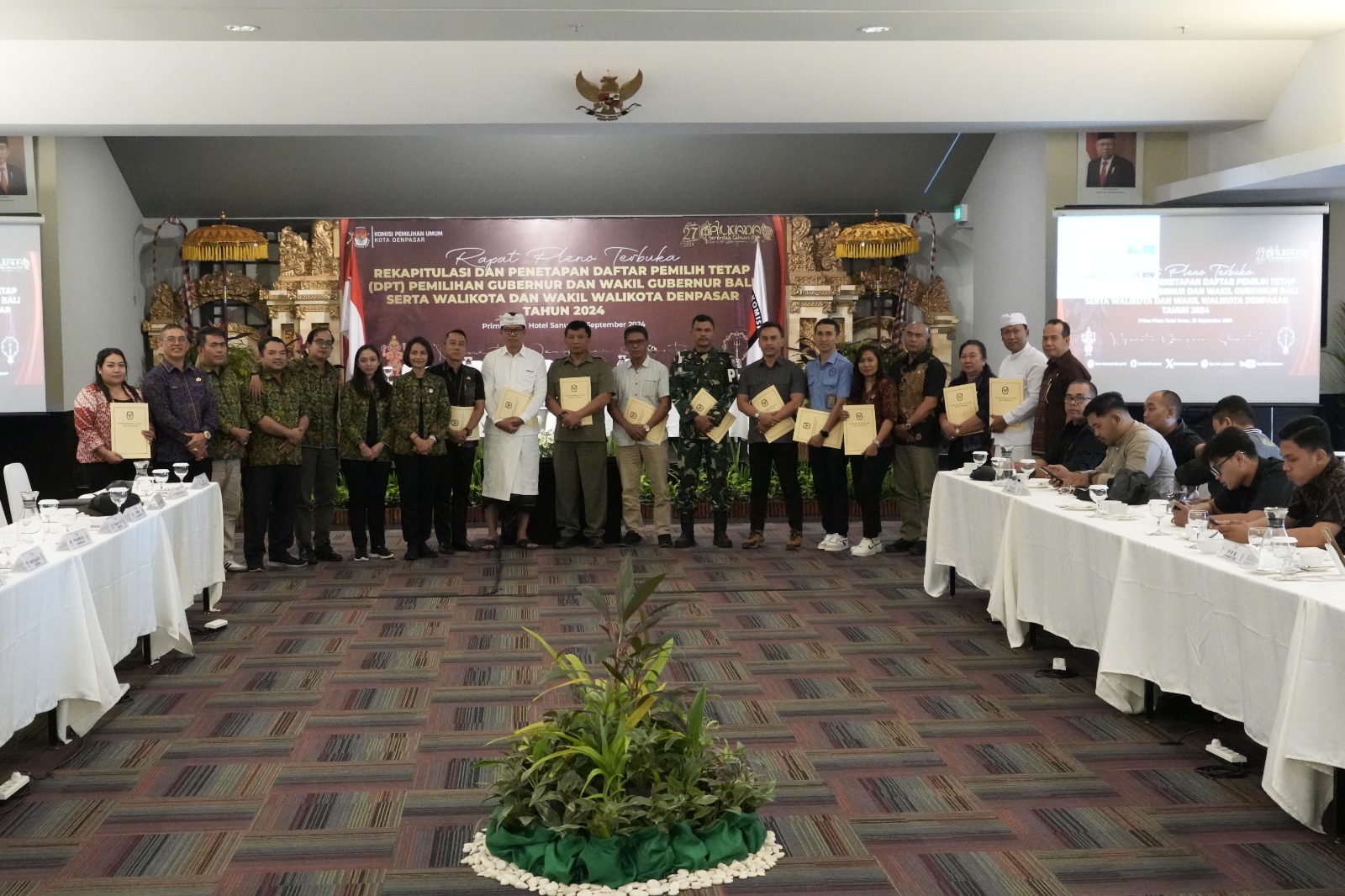 Foto: Rapat Pleno terbuka rekapitulasi dan penetapan DPT Pemilihan Gubernur dan Wakil Gubernur Bali serta Walikota dan Wakil Walikota Denpasar 2024. Sumber: dok/ KPU Denpasar