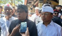 Foto: paslon Koster-Giri usai kampanye tahap pertama di kecamatan Nusa Penida. Sumber: Yulius N/wacanabali.com